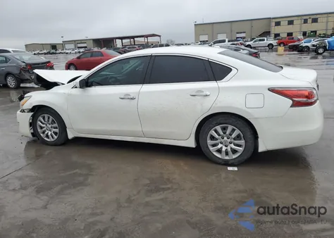 2015 Nissan Altima 2.5 из США, поврежденный, VIN 1N4AL3AP6FC413241